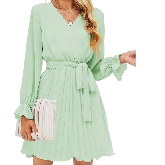 bbx lephsnt Dresses & Skirts - V Neck Pleated Long Sleeve Dress